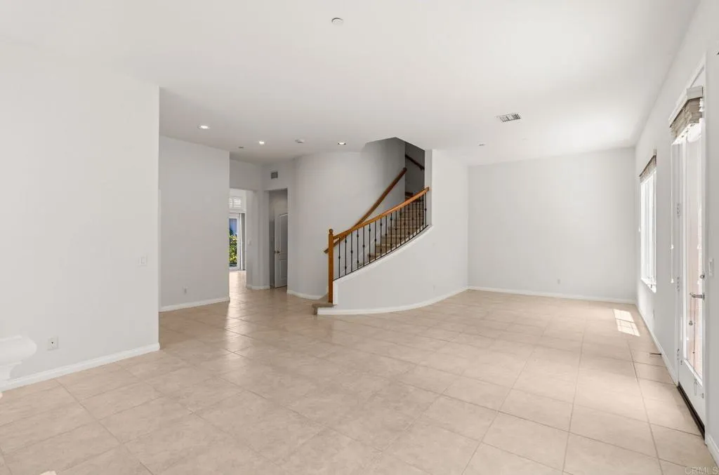 https://cdn.realtyfeed.com/cdn/127/306765385/cbbbc3b116e005a32434bea7d2581044.webp