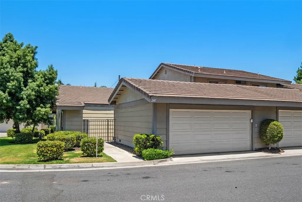 241 E Ponderosa Lane, Anaheim, CA 92802 - Main photo, Anaheim, CA