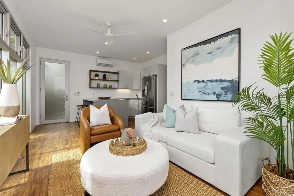 https://cdn.realtyfeed.com/cdn/127/306765413/5be496af3ba6f4451fc788030444520e.webp