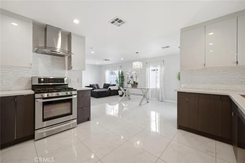 North Hollywood, CA 91606