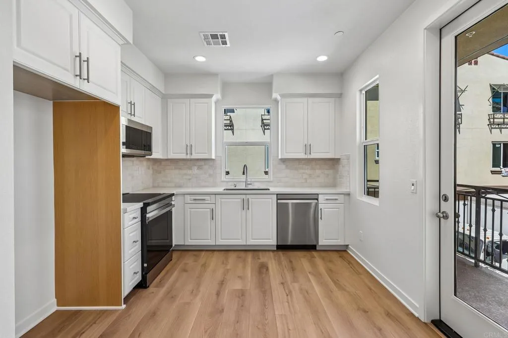 https://cdn.realtyfeed.com/cdn/127/306765708/2ba24d0c12ff6488da7efae7efe621cb.webp
