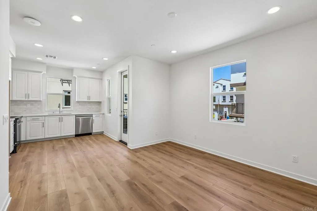https://cdn.realtyfeed.com/cdn/127/306765708/400563231cbe6daa8a7af6f5cd16e00f.webp