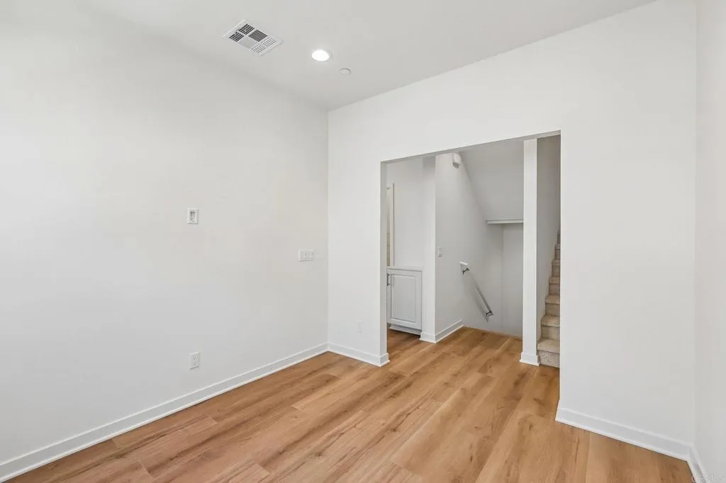 https://cdn.realtyfeed.com/cdn/127/306765708/647184d099b96aa4e164a165cf95533c.webp