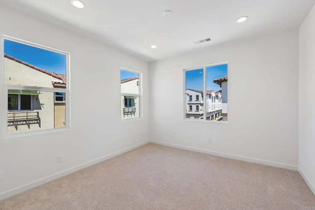 https://cdn.realtyfeed.com/cdn/127/306765708/a0e9db684b8756a5942b9351615464ae.webp