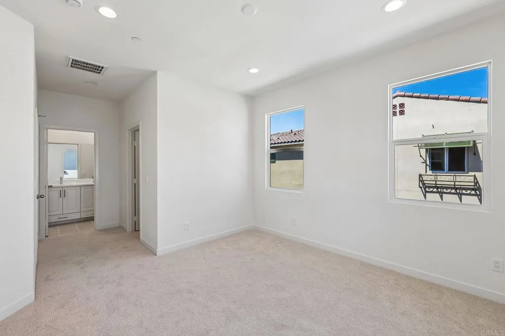 https://cdn.realtyfeed.com/cdn/127/306765708/c8bb08e5e344177eeb0aa6409840d056.webp