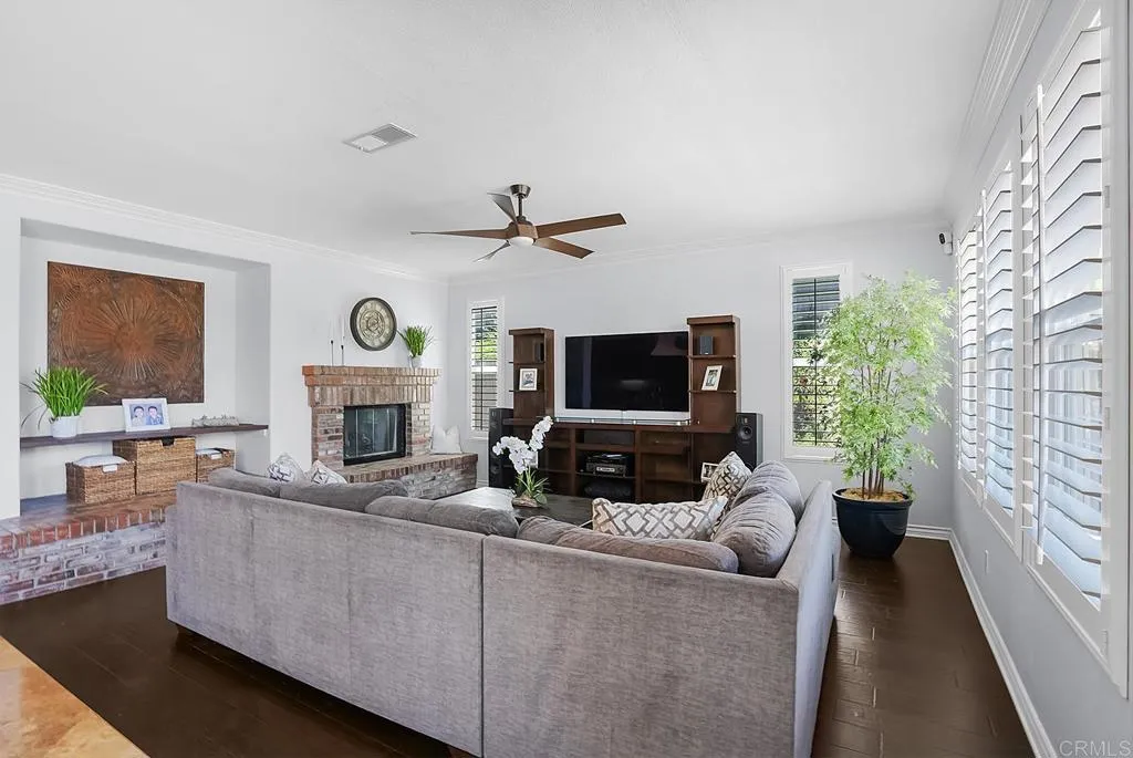 https://cdn.realtyfeed.com/cdn/127/306765712/061d0d4eb8bc6e31766f4341e20989cf.webp