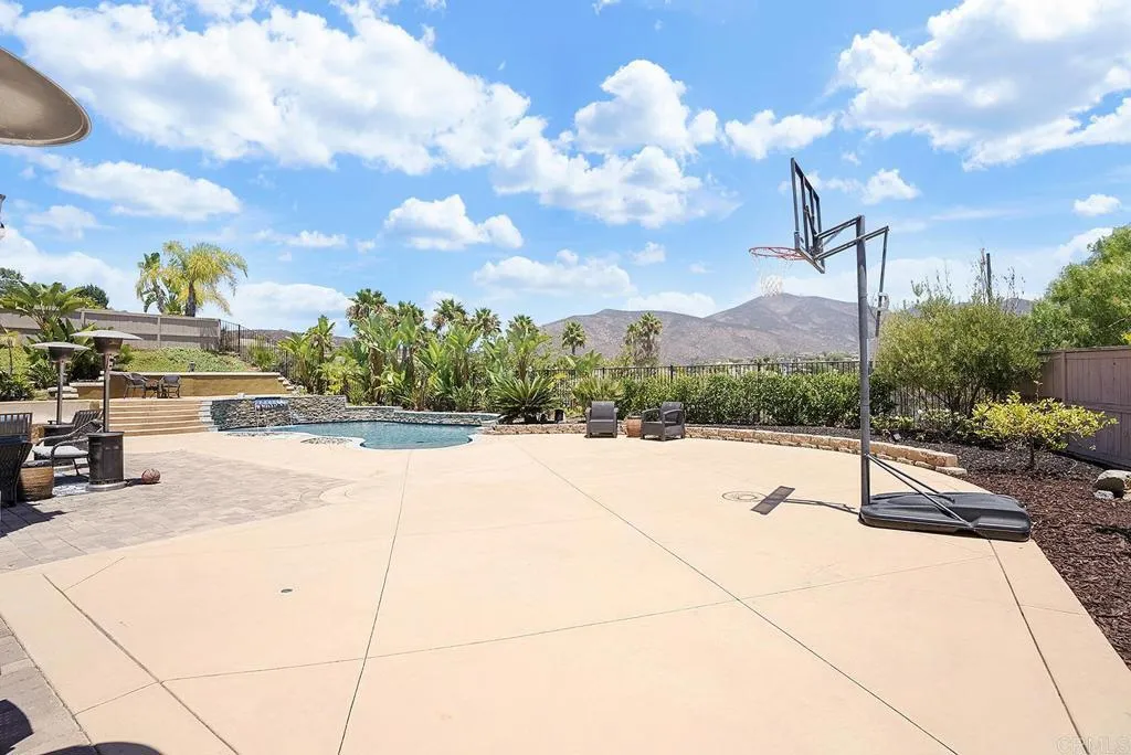 https://cdn.realtyfeed.com/cdn/127/306765712/459548ef63fe46118138d691c0301a14.webp