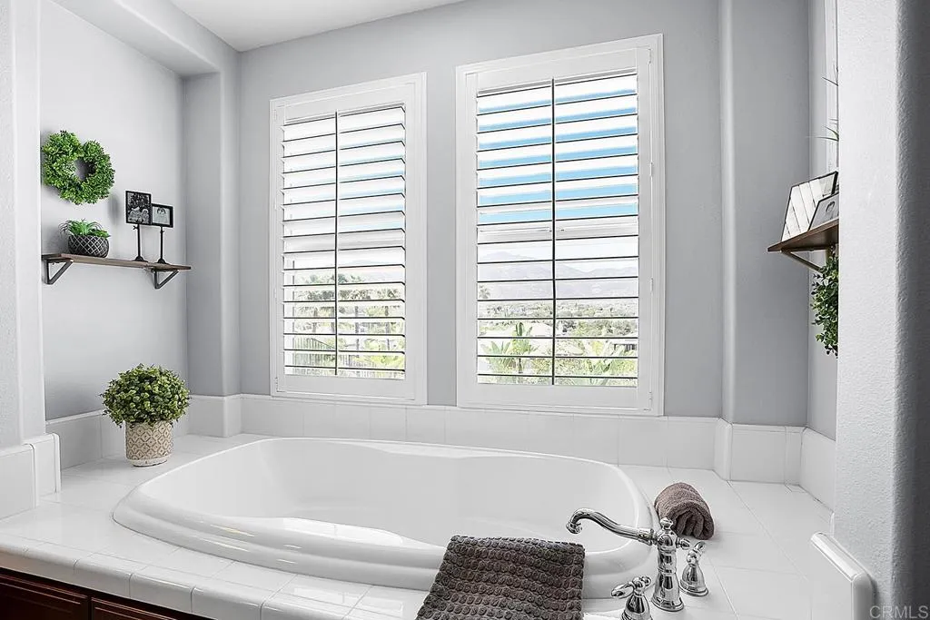 https://cdn.realtyfeed.com/cdn/127/306765712/eb00f20ab2d7daf4967be24a592206f0.webp