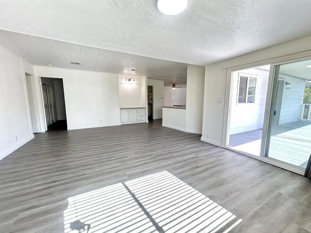 https://cdn.realtyfeed.com/cdn/127/306765809/ee2139bf7f0193f343e315440a74ea60.webp