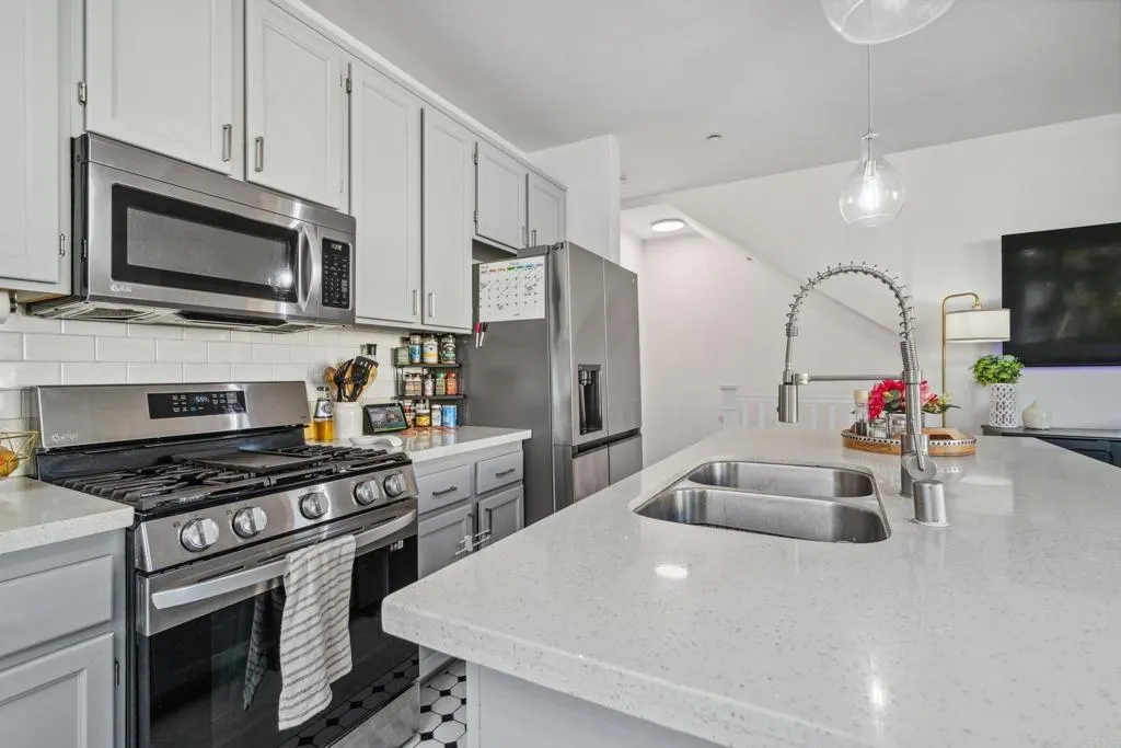 https://cdn.realtyfeed.com/cdn/127/306765815/3ca224960c68bc7c89d71d976d9a65ba.webp
