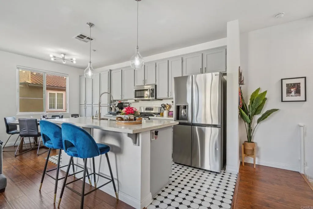 https://cdn.realtyfeed.com/cdn/127/306765815/405de8b22d6142b858277791b8836a20.webp