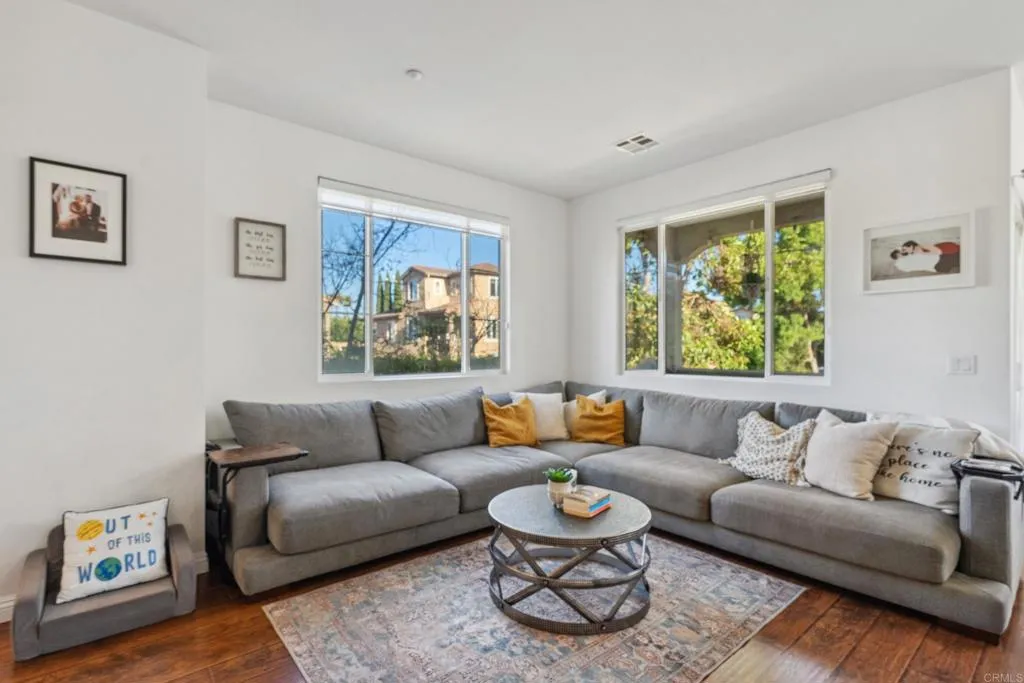 https://cdn.realtyfeed.com/cdn/127/306765815/93999ea7a6ce6c3fa1737468e9ceeb54.webp