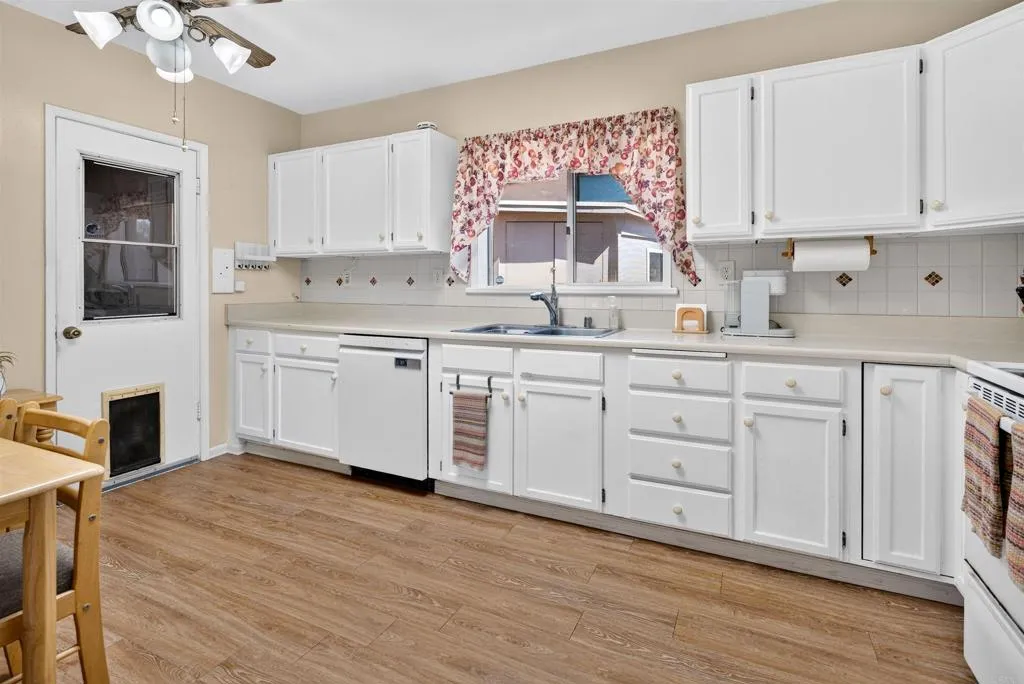 https://cdn.realtyfeed.com/cdn/127/306765883/426dc267f2cd90c7c93ce40e525bed6d.webp