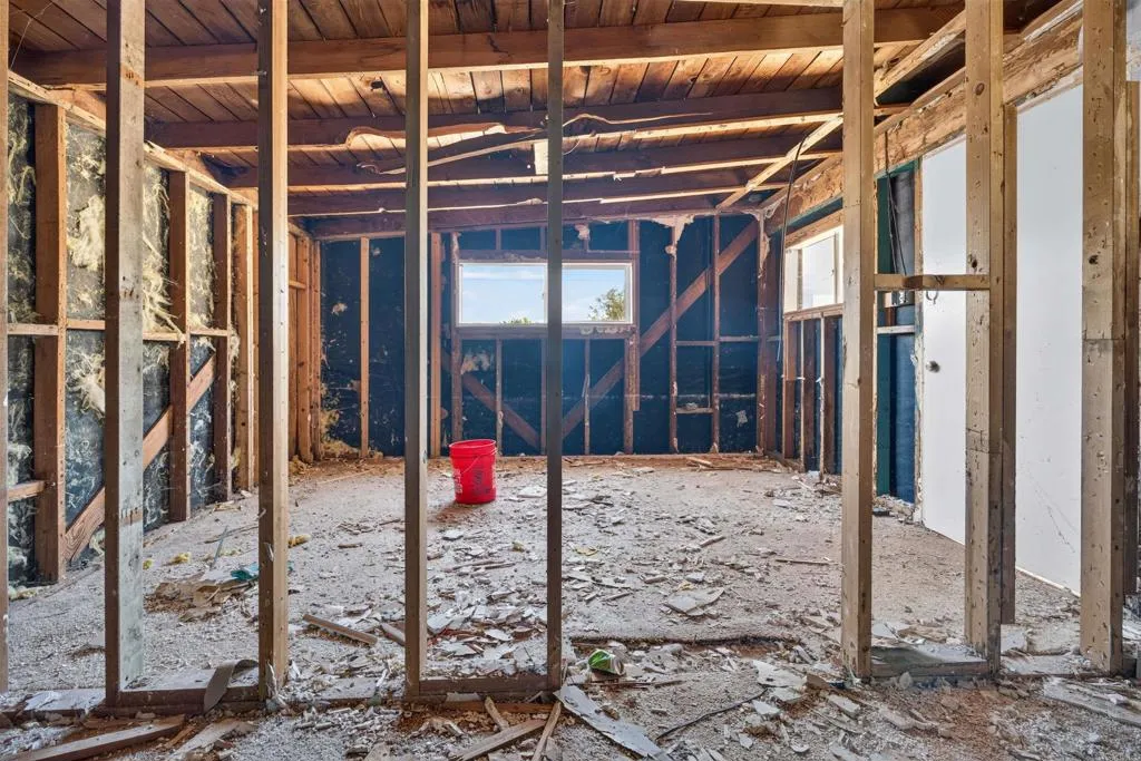 https://cdn.realtyfeed.com/cdn/127/306765883/762532f330dbdfe2d9c58a3d3b9dffe3.webp