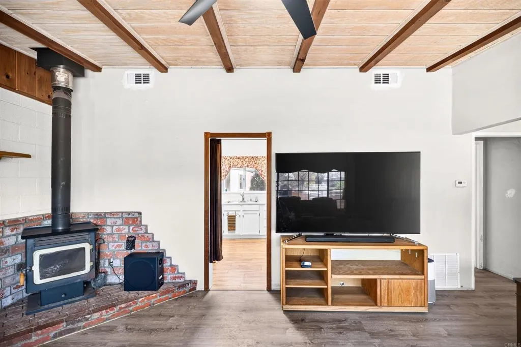 https://cdn.realtyfeed.com/cdn/127/306765883/e11ec1619e821e4453685db88bf4be84.webp