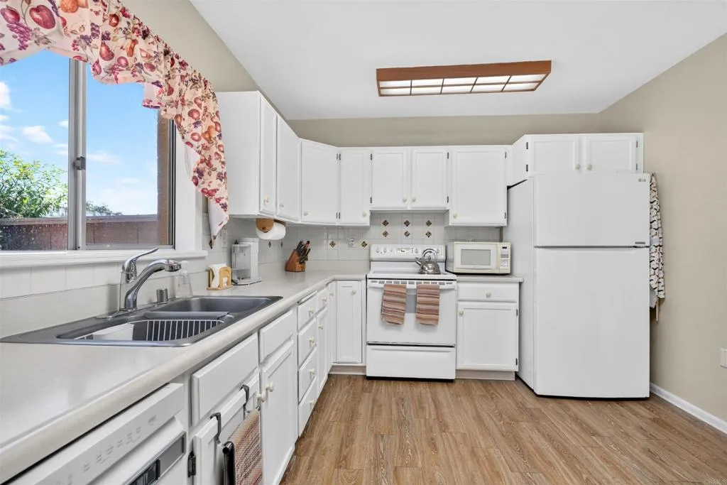 https://cdn.realtyfeed.com/cdn/127/306765883/f05e49bdae8d577c2df5631f1083abe9.webp