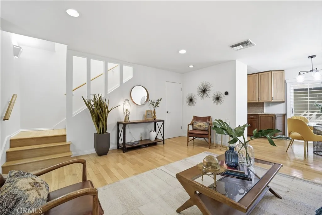 11138 Aqua Vista Unit 17, Studio City, CA 91602 - Photo 5 of 29, Studio City, CA
