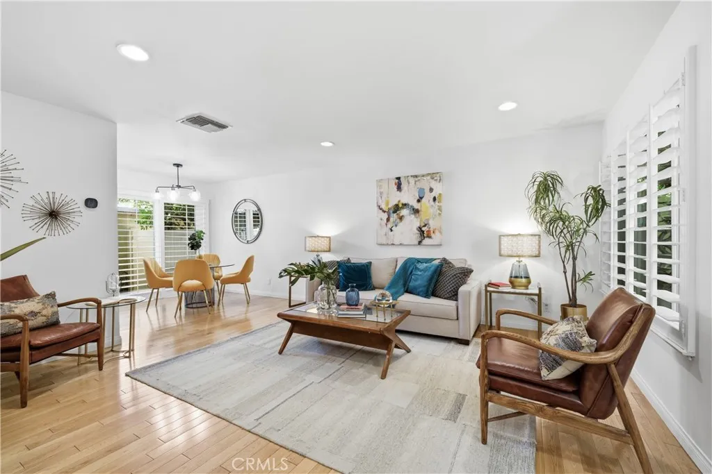11138 Aqua Vista Unit 17, Studio City, CA 91602 - Photo 4 of 29, Studio City, CA