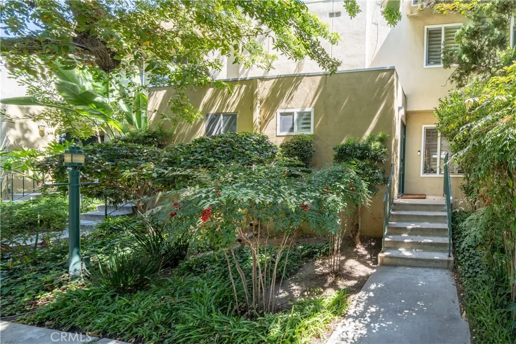11138 Aqua Vista Unit 17, Studio City, CA 91602 - Photo 2 of 29, Studio City, CA