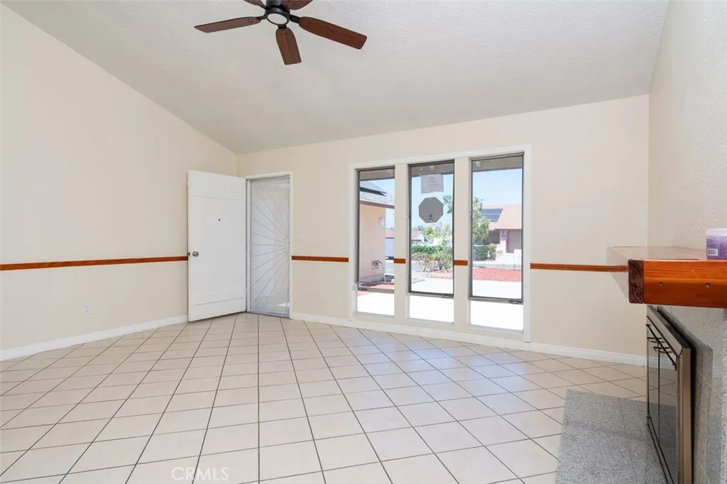 https://cdn.realtyfeed.com/cdn/127/306765951/e0f2fe2d8963eae049efe1d850c33d76.webp