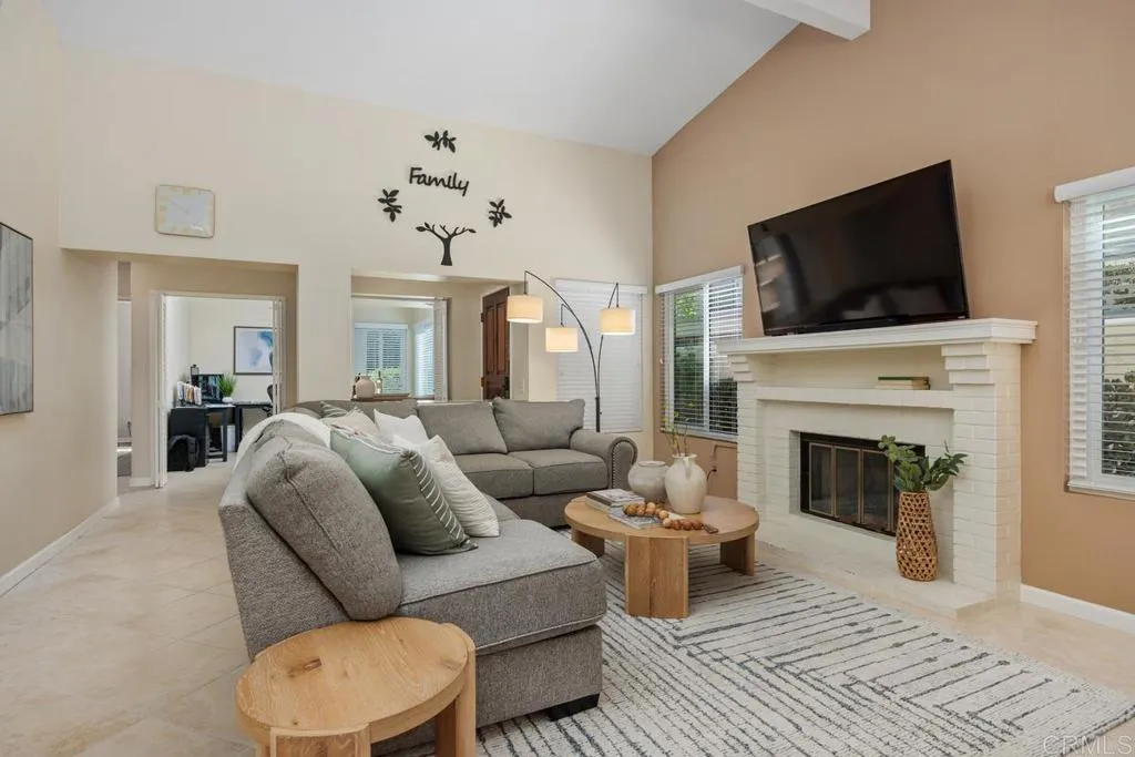 https://cdn.realtyfeed.com/cdn/127/306766033/131336970bd293848f485bf592c9dc27.webp