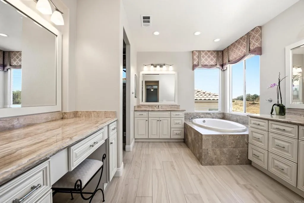 https://cdn.realtyfeed.com/cdn/127/306766090/d1a2a4989bafeeabdd9bd9e136135bd5.webp