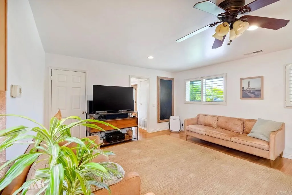 https://cdn.realtyfeed.com/cdn/127/306766183/132cd11e58533f84bcb3e2e47c9a33a5.webp