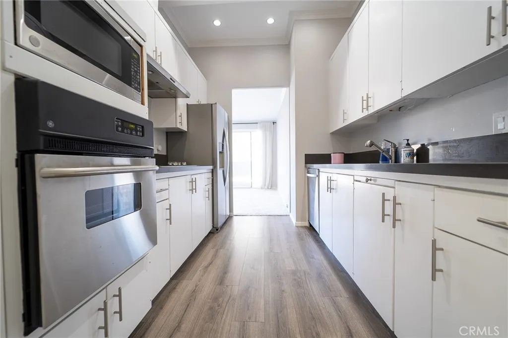 10701 Wilshire Unit 1405, Los Angeles, CA 90024 - Photo 5 of 16, Los Angeles, CA