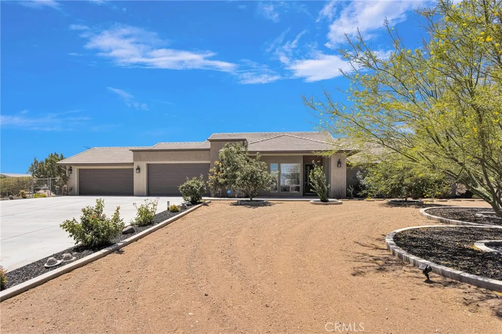 9879 Silver Palm Drive, Oak Hills, CA 92344 - Photo 4 of 64, Oak Hills, CA