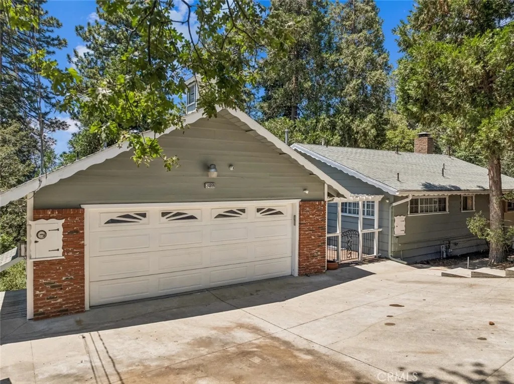24899 Basel, Crestline, CA 92325 - Photo 3 of 37, Crestline, CA