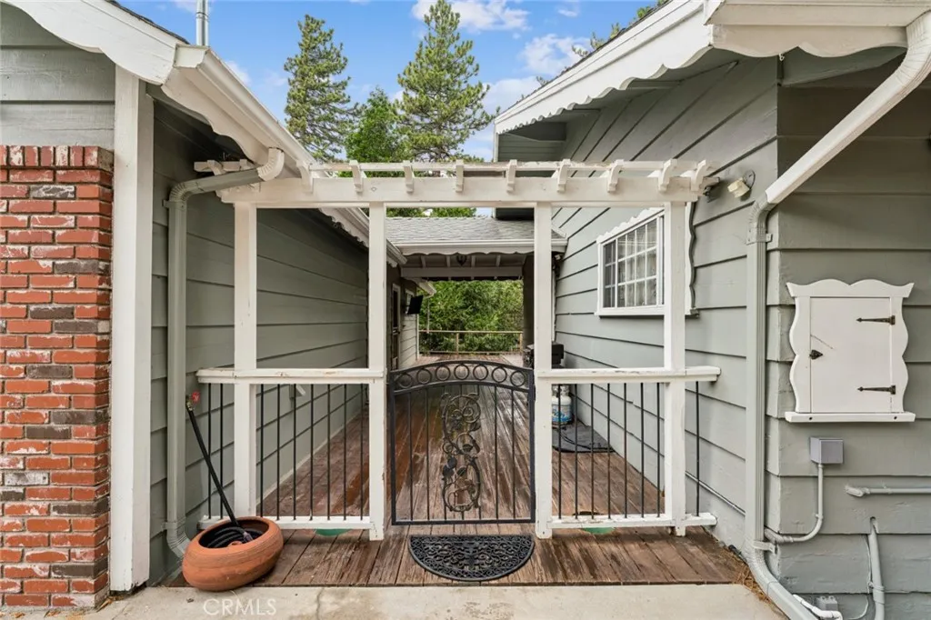 24899 Basel, Crestline, CA 92325 - Photo 4 of 37, Crestline, CA