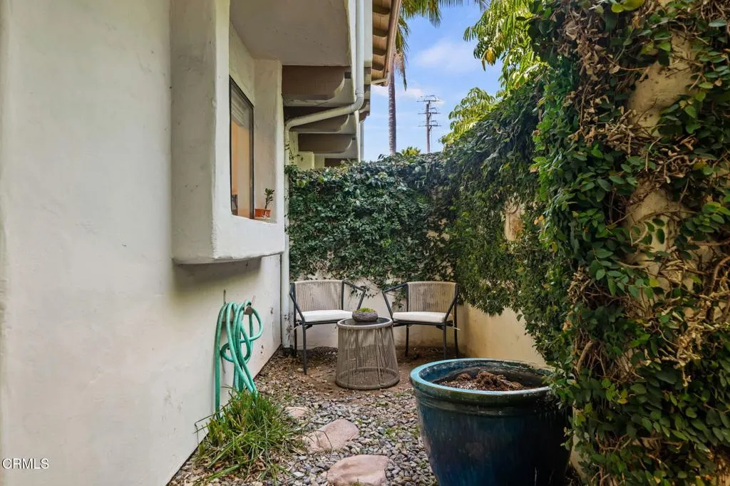 2012 Castillo Street Unit B, Santa Barbara, CA 93105 - Photo 4 of 21, Santa Barbara, CA