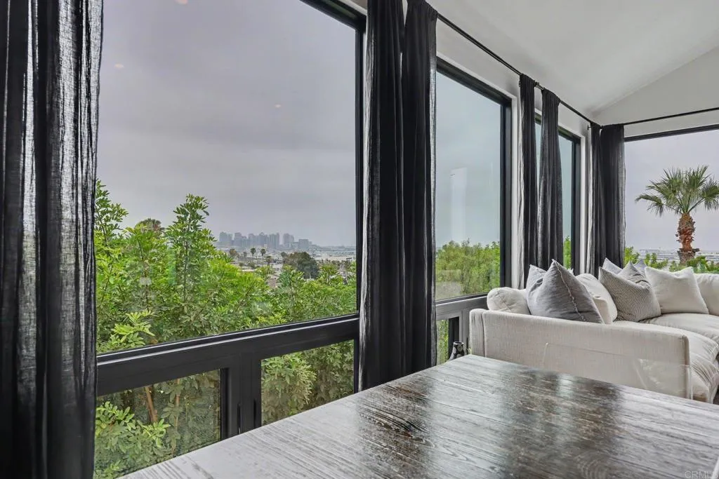 https://cdn.realtyfeed.com/cdn/127/306766392/5ce6c4cdc5a58e778930f9029188ceb6.webp