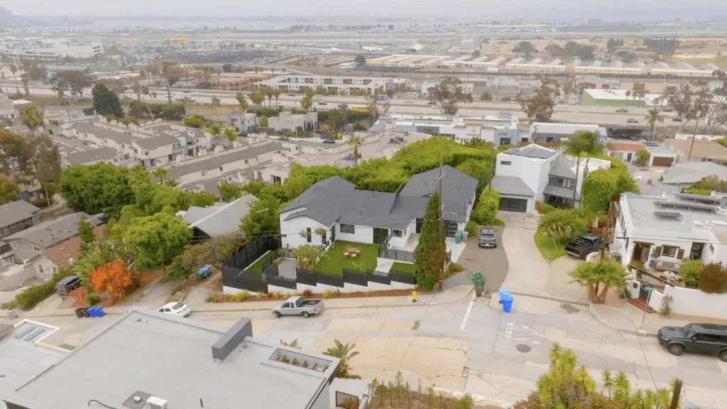 https://cdn.realtyfeed.com/cdn/127/306766392/6e328d3a6f1237396ac98155b82af9ce.webp