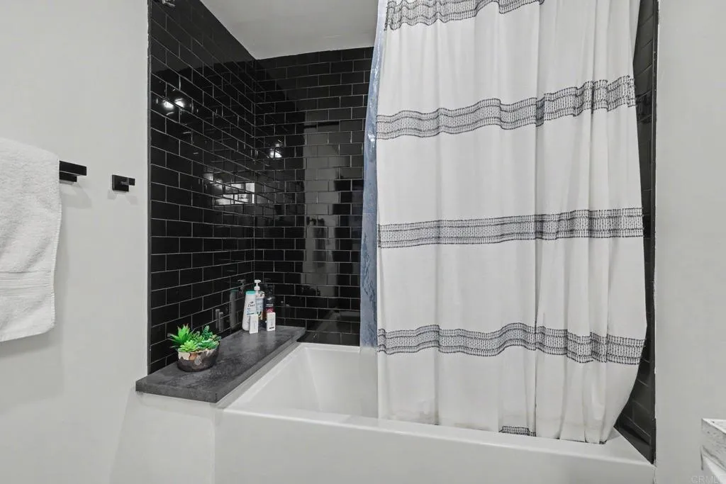https://cdn.realtyfeed.com/cdn/127/306766392/6fe8d1e66956efe3b0f132d7219c4ac8.webp