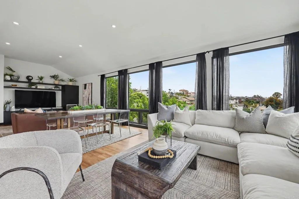 https://cdn.realtyfeed.com/cdn/127/306766392/8a33a0b4e4465ba16107116f1b639583.webp
