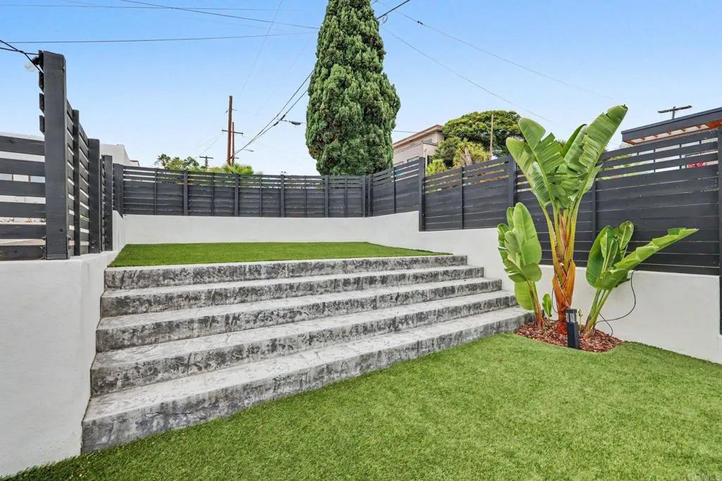 https://cdn.realtyfeed.com/cdn/127/306766392/dfb3b14dcf27cac01c821b41e0e6f4b8.webp