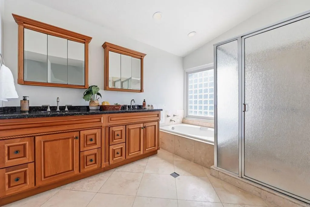 https://cdn.realtyfeed.com/cdn/127/306766428/3ac6073da22474569a53328cc943a3e8.webp