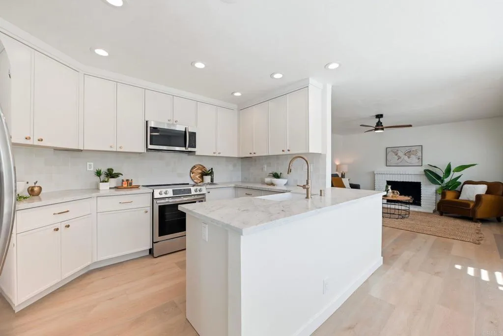 https://cdn.realtyfeed.com/cdn/127/306766428/d871d86ea93ef2ade5012db550a14ce1.webp