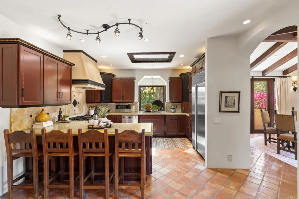 https://cdn.realtyfeed.com/cdn/127/306766465/168dc690173cebf9e6b69bfcd2f1f168.webp