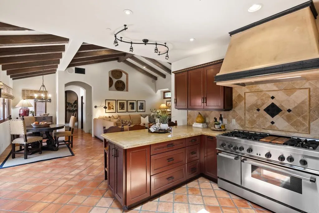 https://cdn.realtyfeed.com/cdn/127/306766465/62bde97b795e84e1e6706b8108659e04.webp
