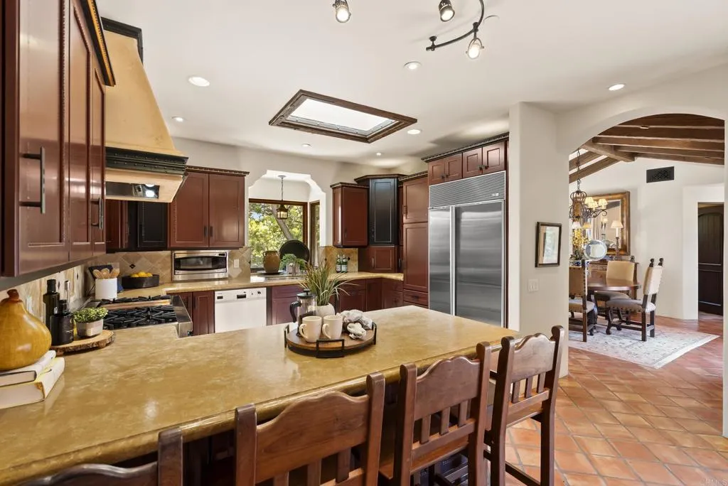 https://cdn.realtyfeed.com/cdn/127/306766465/74ab4a4b454bb4a92d98da772748f40c.webp