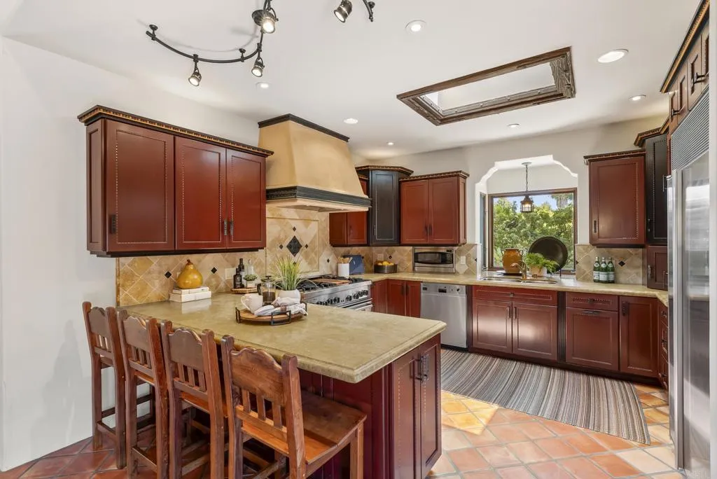 https://cdn.realtyfeed.com/cdn/127/306766465/977988742ace7a5c267973f8a9da5c61.webp