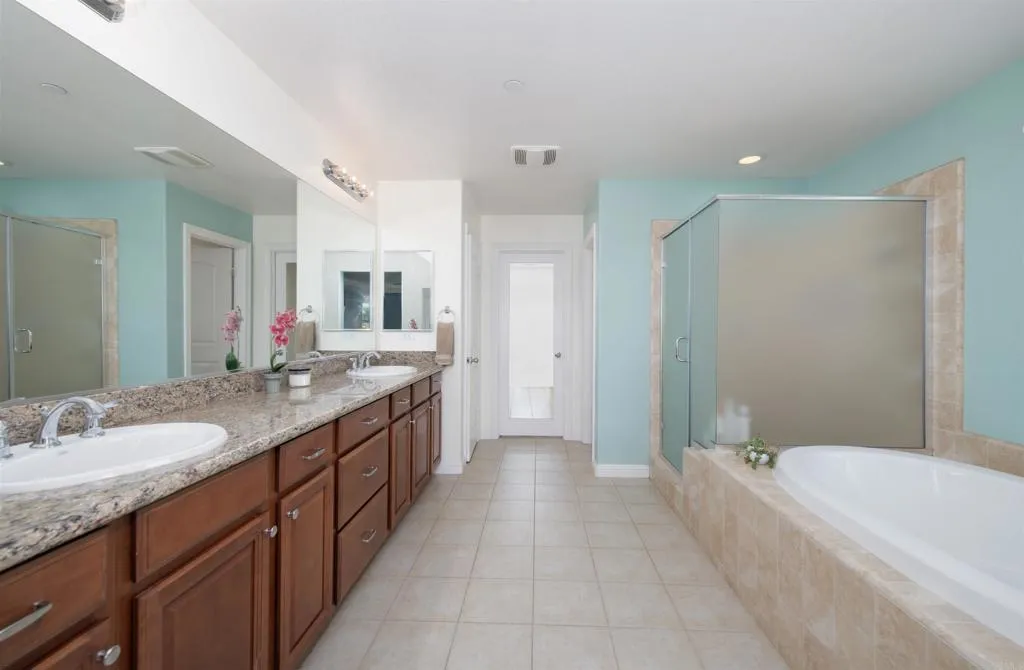 https://cdn.realtyfeed.com/cdn/127/306766472/4ce93ca60d64b628a5caece8df08b116.webp