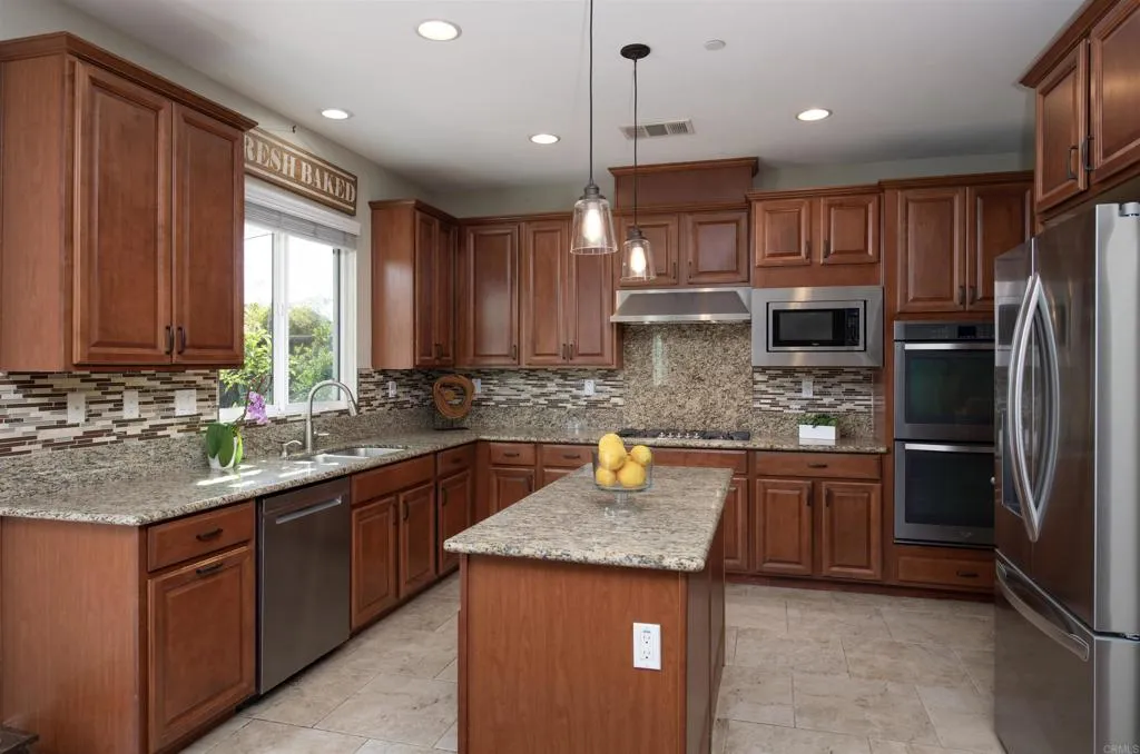 https://cdn.realtyfeed.com/cdn/127/306766472/52ecd33d3963c6c679fa27871b566cb9.webp