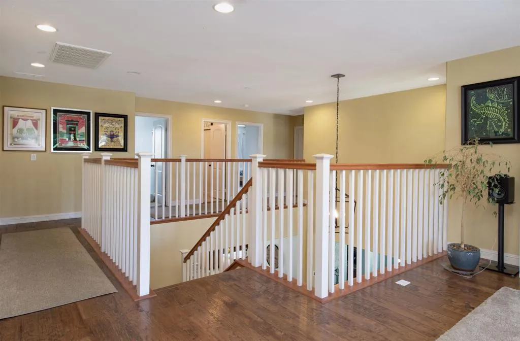 https://cdn.realtyfeed.com/cdn/127/306766472/d764bb512f5e39d8f3102d8390156bb3.webp