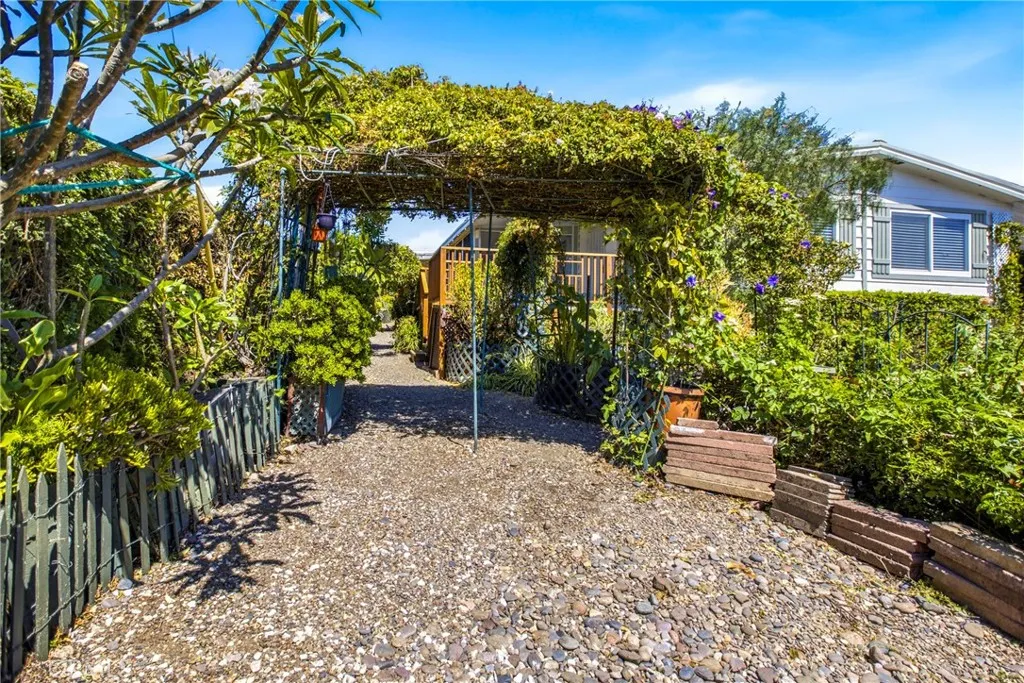 https://cdn.realtyfeed.com/cdn/127/306766482/38404b7d25351f93f052d6844e2c72c4.webp