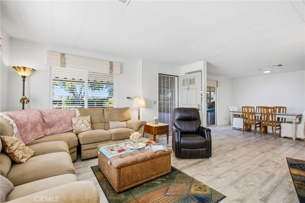 https://cdn.realtyfeed.com/cdn/127/306766482/44a581d7e2817bbf20aa9eb2bd119c42.webp