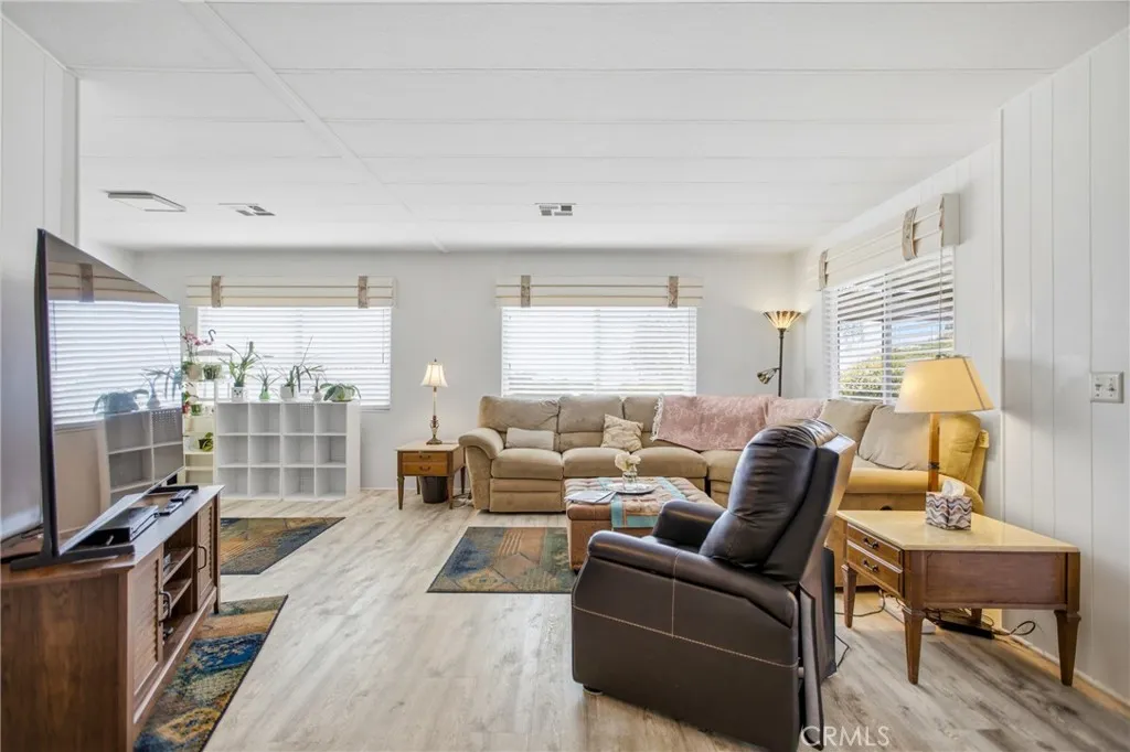 https://cdn.realtyfeed.com/cdn/127/306766482/720af5c3db321e8837d252c7ffab305e.webp