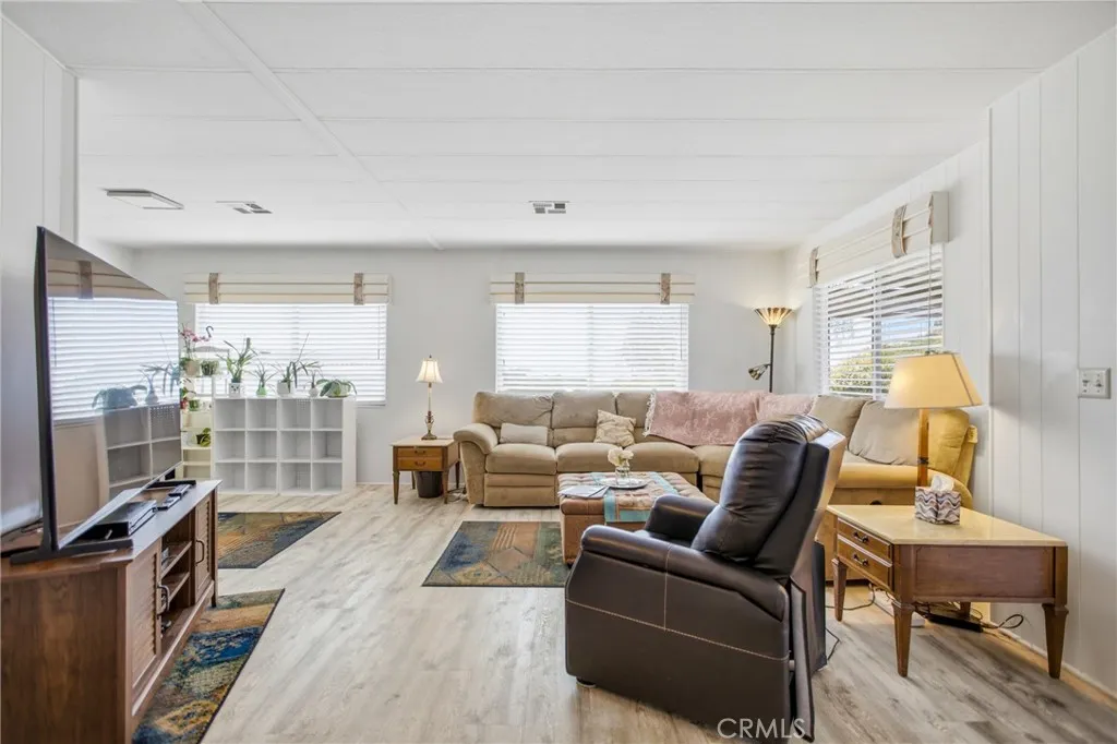 https://cdn.realtyfeed.com/cdn/127/306766482/d4ae5897ccb0414285a28c2c4db34032.webp